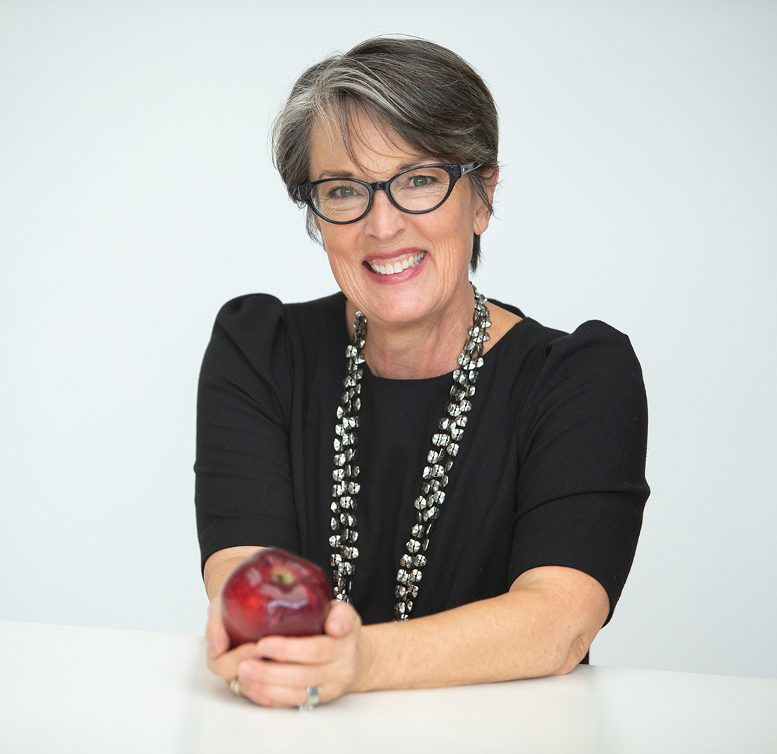 Headshot of Eat For Living founder Jennifer Lloyd